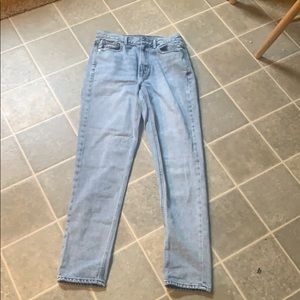 American Eagle light wash mom jeans sz: 6 x-long!!